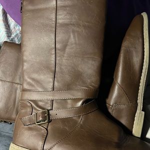 Brown light weight boots